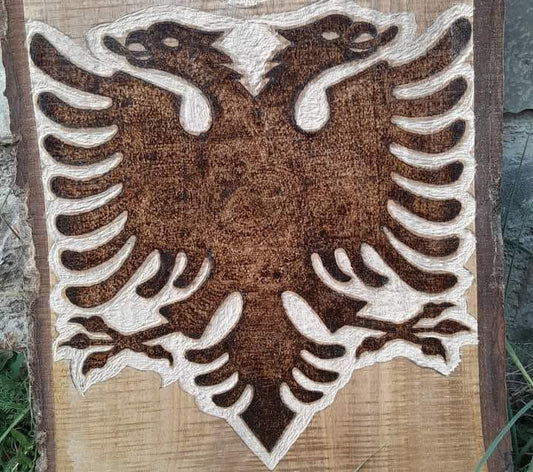 Shqiponja Dykrenare e Gdhendur në Dru