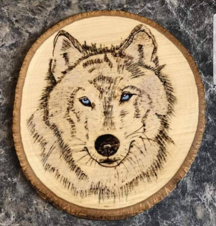 Ujku me Sy Blu – Art Pirografik në Dru